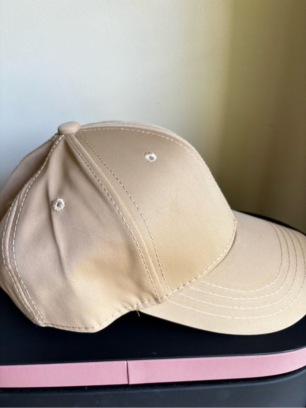 Unbranded brand New. Unisex Yoga tan and white Cap - Picture 4 of 9